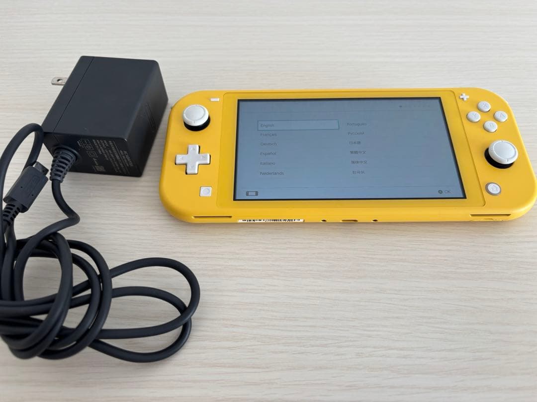 Nintendo Switch Lite イエロー、充電器付き