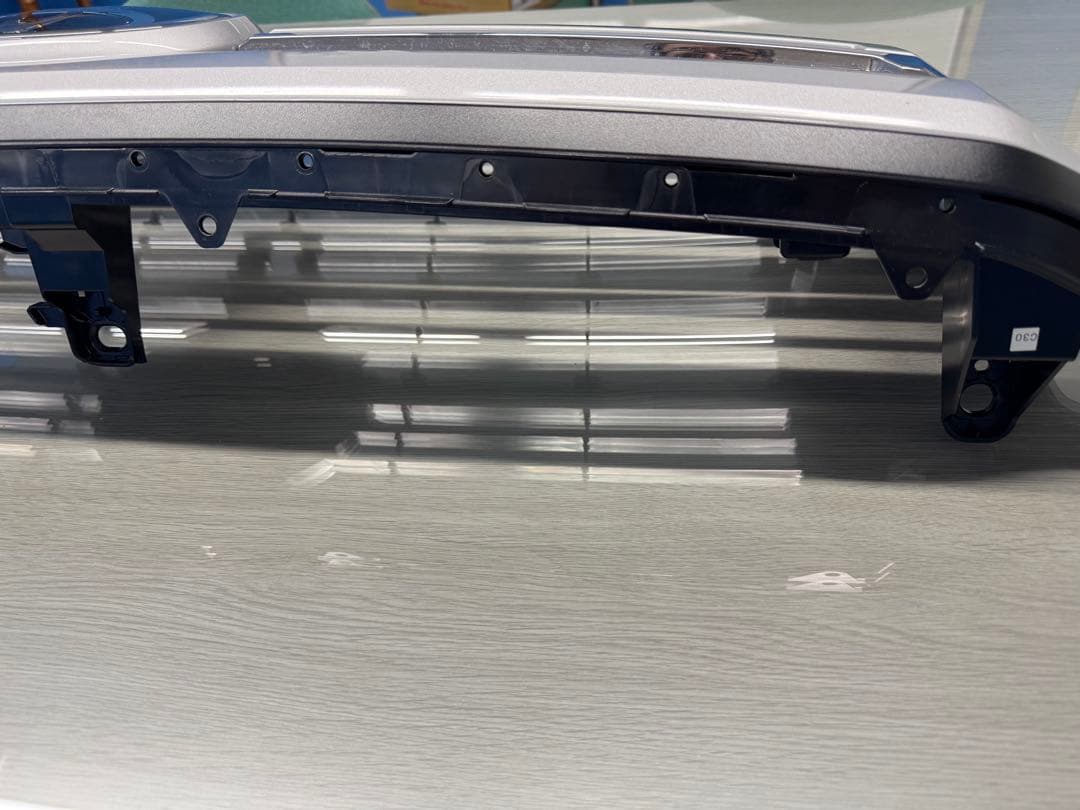 トヨタ ランクル300 純正グリル