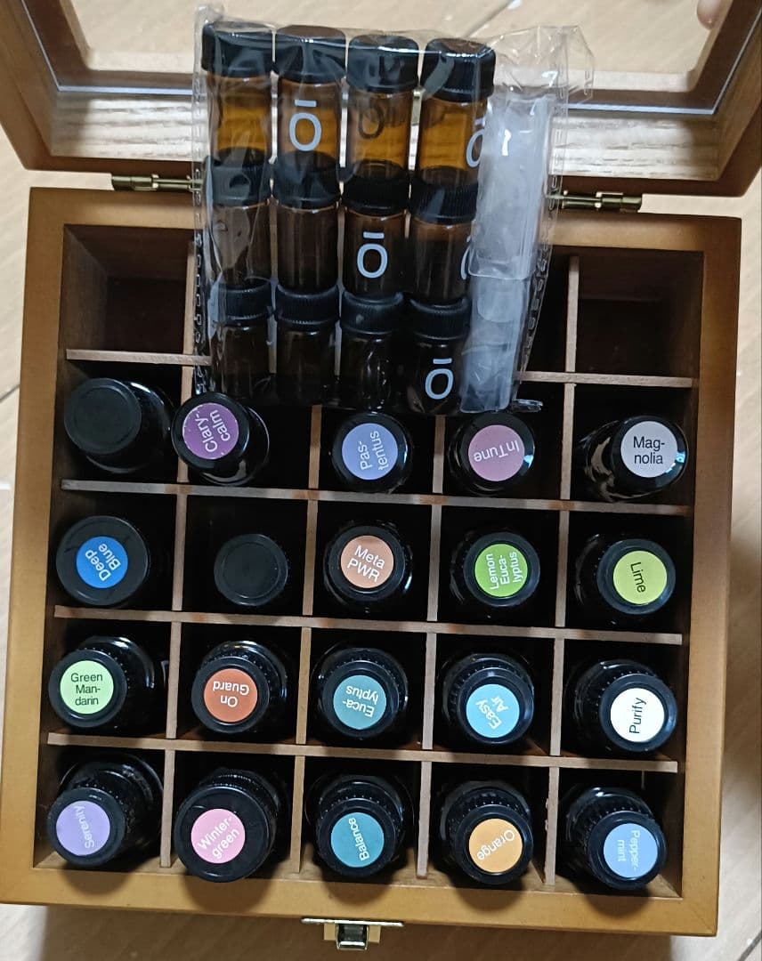 ドテラ　エッセンシャルオイルセット　木箱付き