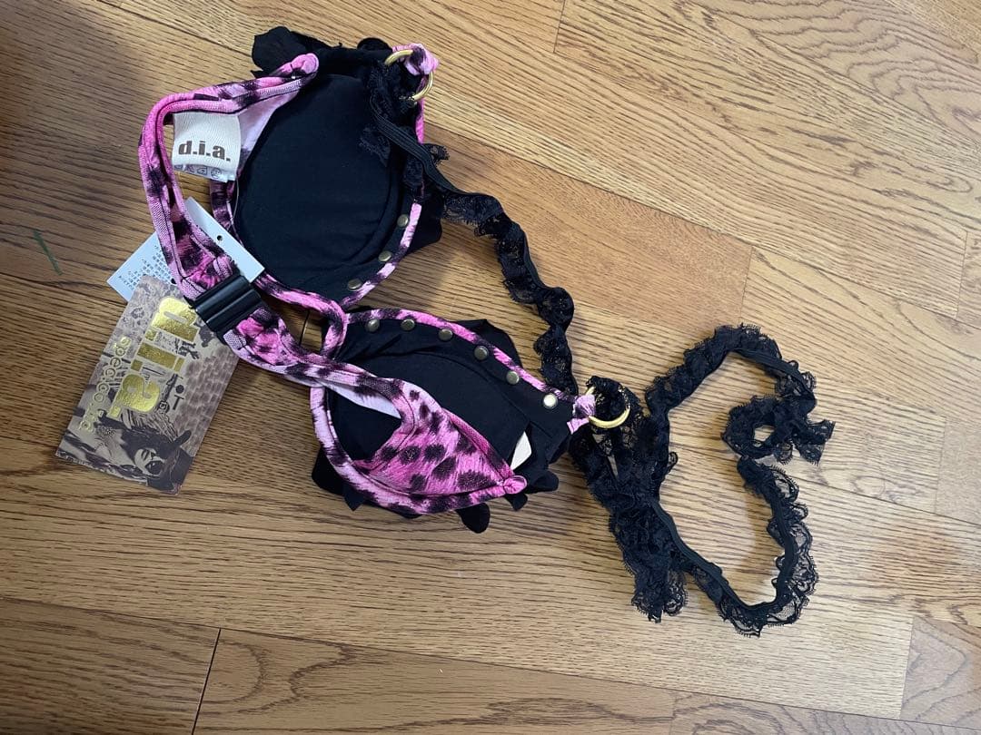 d.i.a. 見せブラブラ 黒とピンク未使用タグ付き