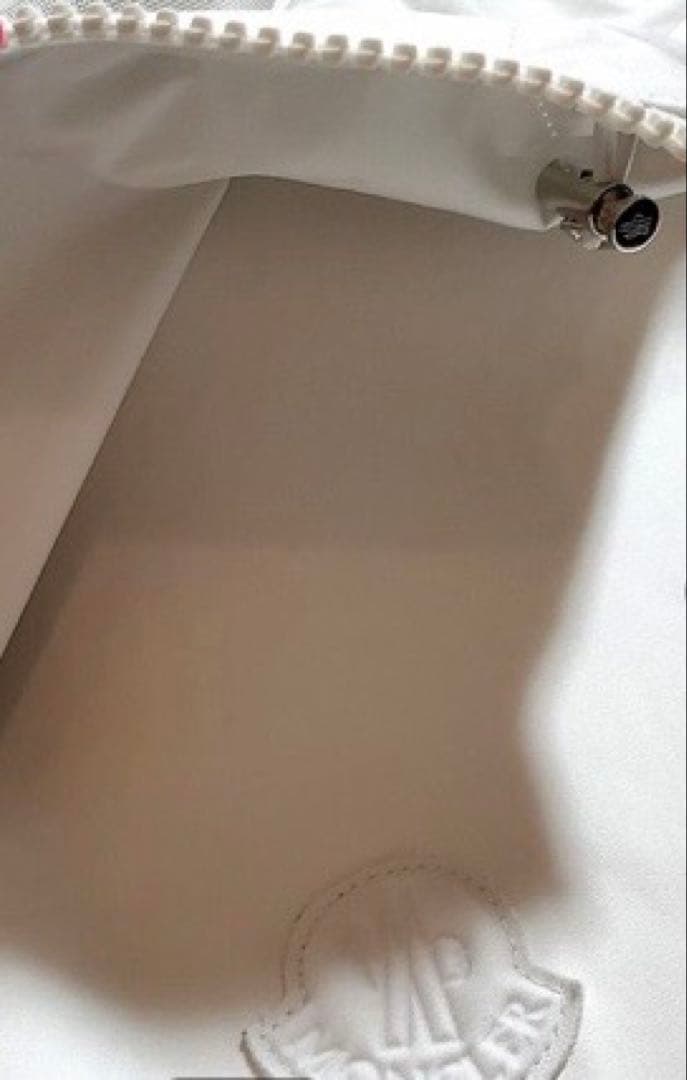 MONCLER 22s オールホワイト ナイロンジャケットブルゾン(売りつくし)