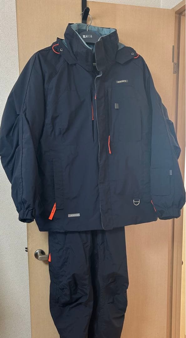 PP様用　DESCENTE スキー　スノボーウェア L L フード畳み可
