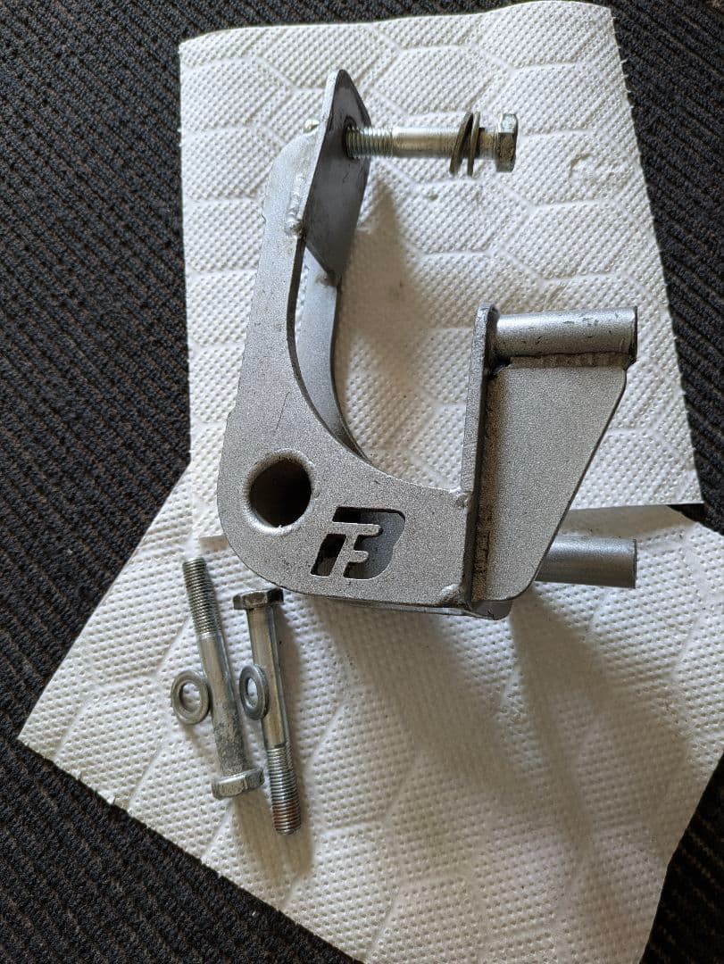 Z33用デフマウントブレース