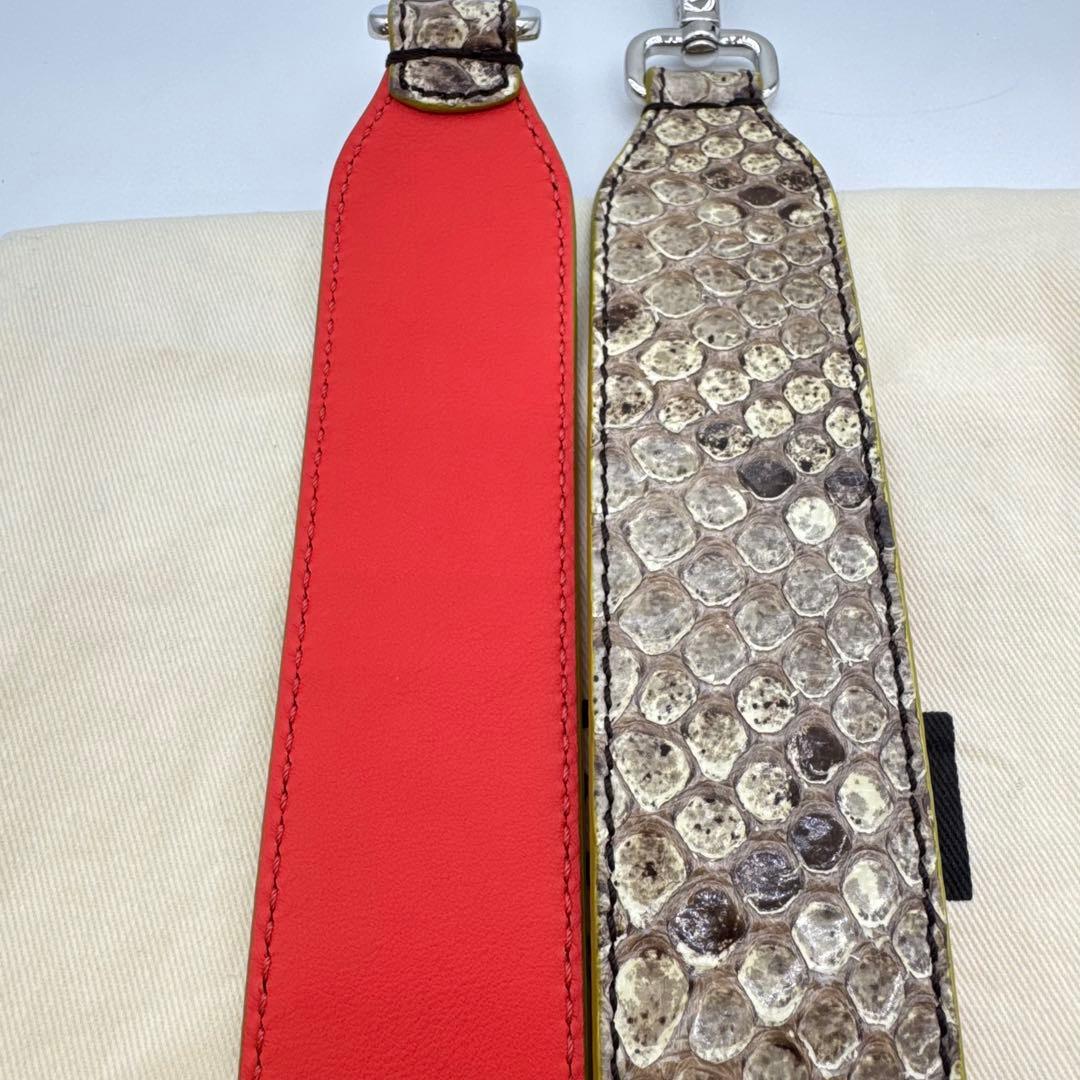 【保管袋付き】FENDI ショルダーストラップ　ストラップユー　パイソン　美品