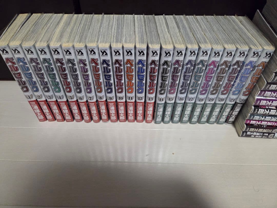 ベルセルク　漫画1~40巻セット+ガイドブックと小説　まとめ売り