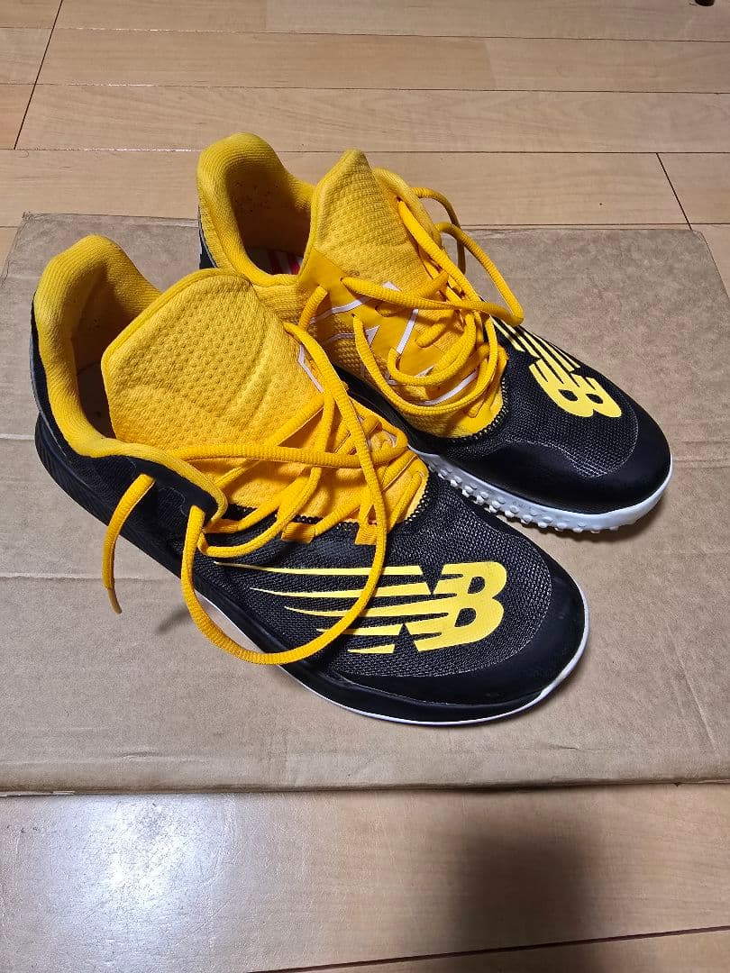 New Balance トレーニングシューズ 黒/黄色
