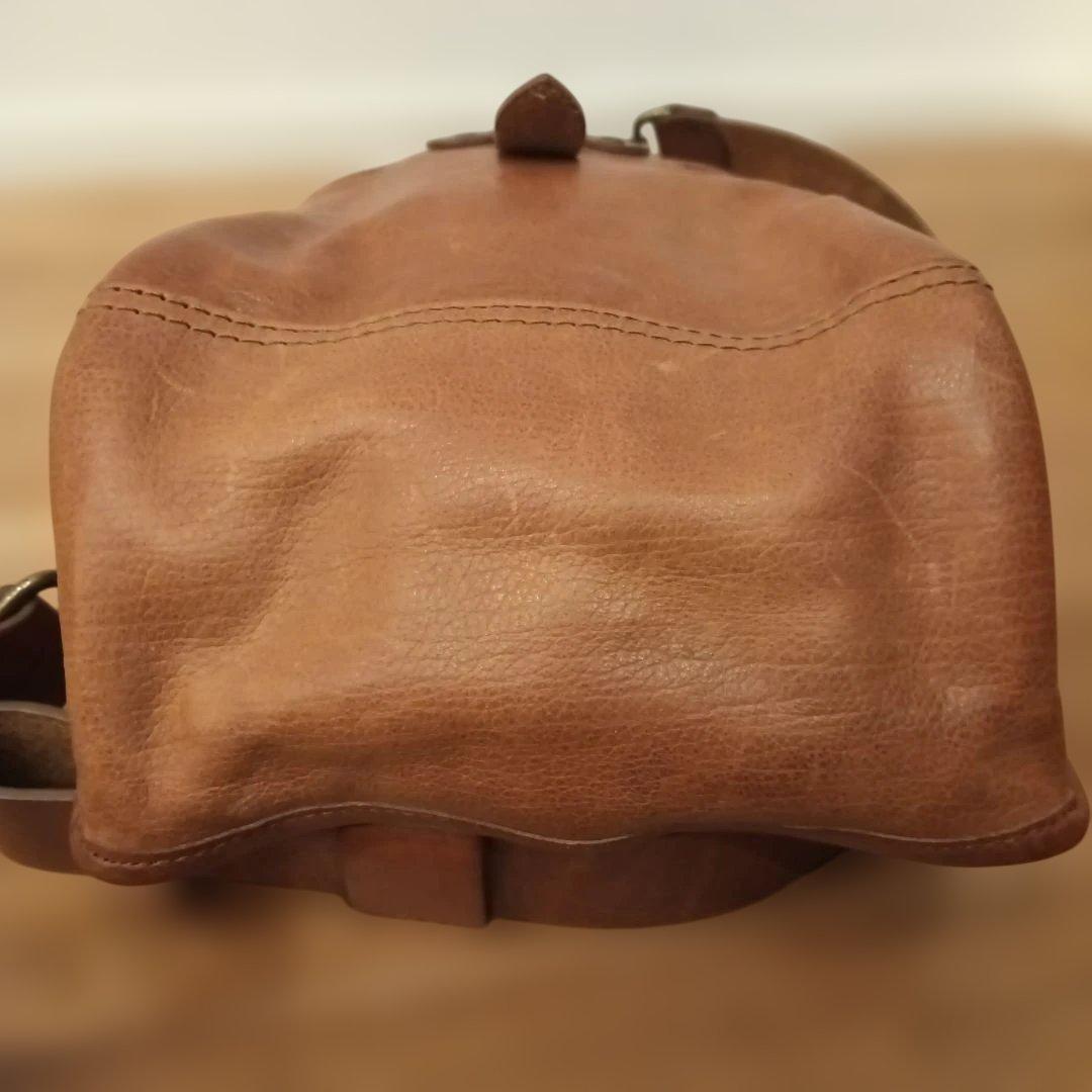 BUTTELO ブッテロ レザーボディーバッグ ショルダーバッグ　ブラウン