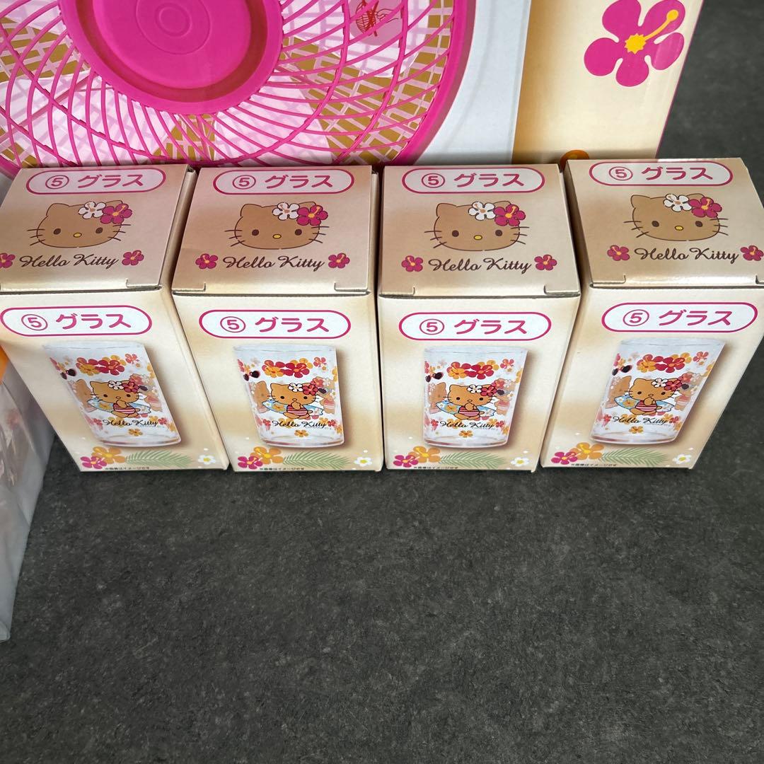 一番くじ　日焼けキティー　クッション