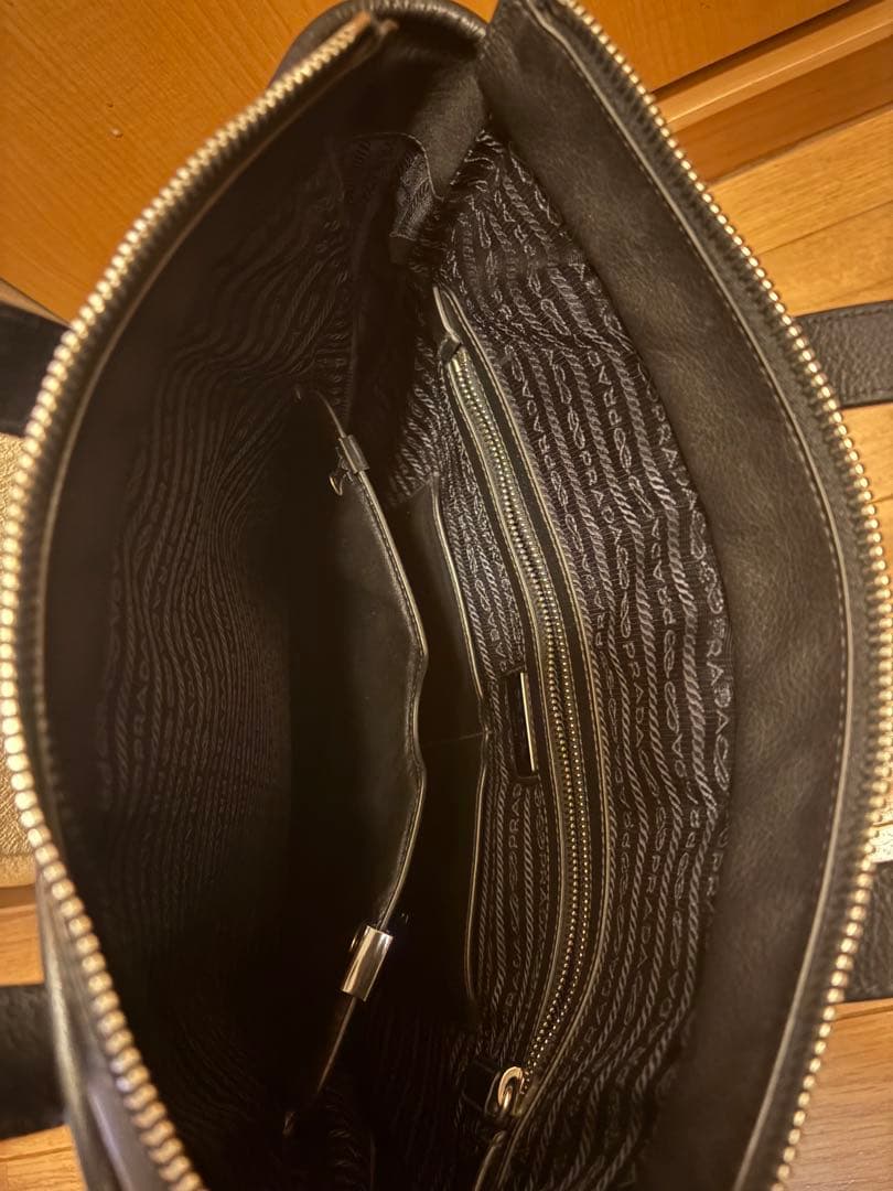 ⭐️最終お値下げしました⭐️PRADA⭐️ 黒 レザー ビジネストートバッグ　三角ロゴ