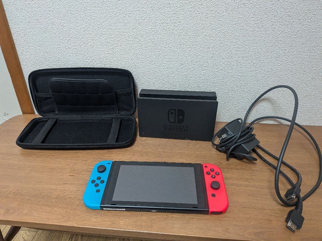 任天堂Switch本体、ケース