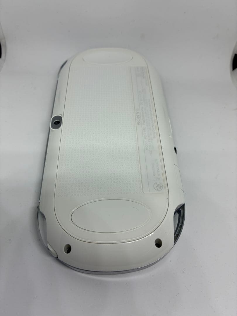 【美品】PSVITA PCH-1100 クリスタル・ホワイト 箱付き
