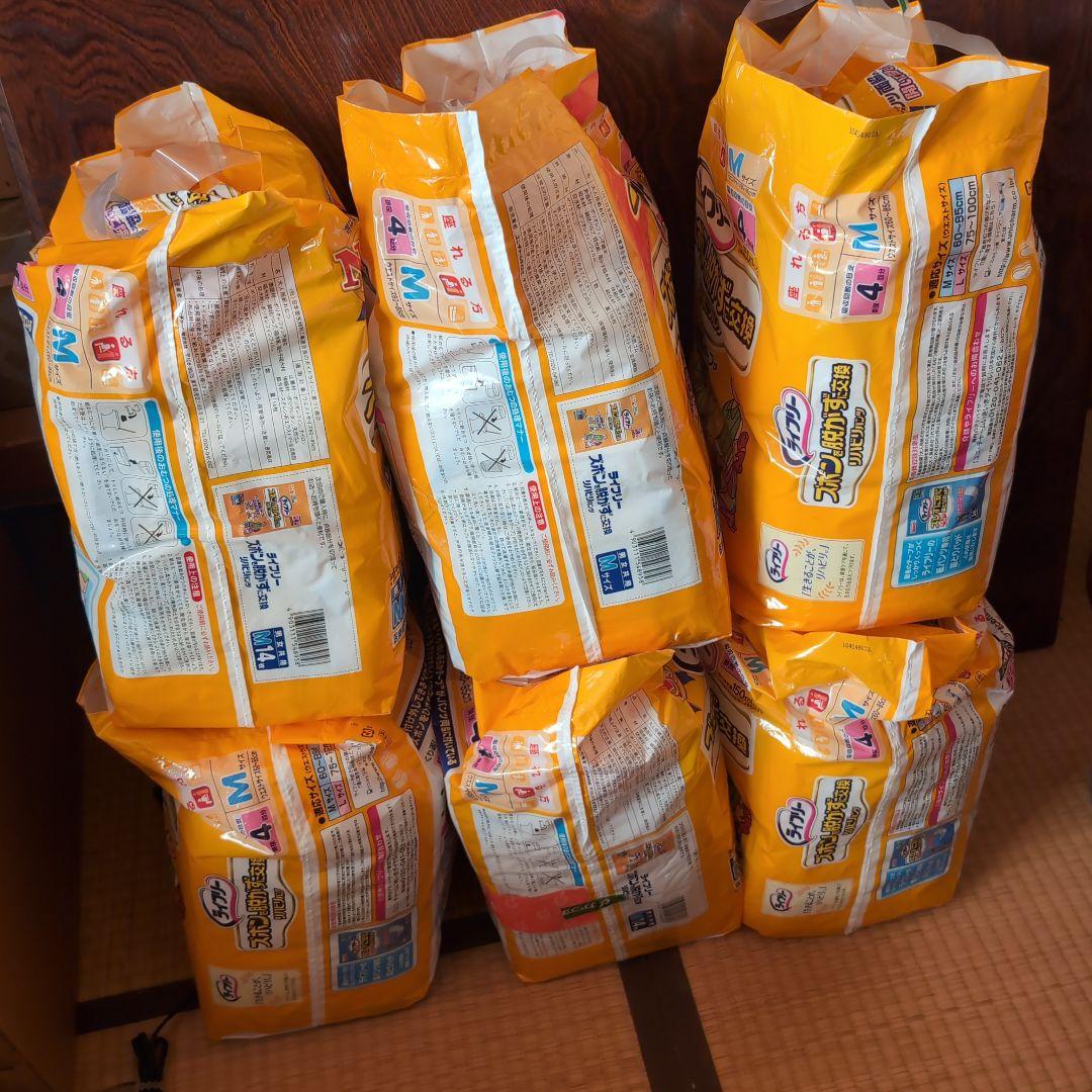 ライフリーズボンを脱がずに交換　Mサイズ１４＋2枚入　６ケース（96枚）