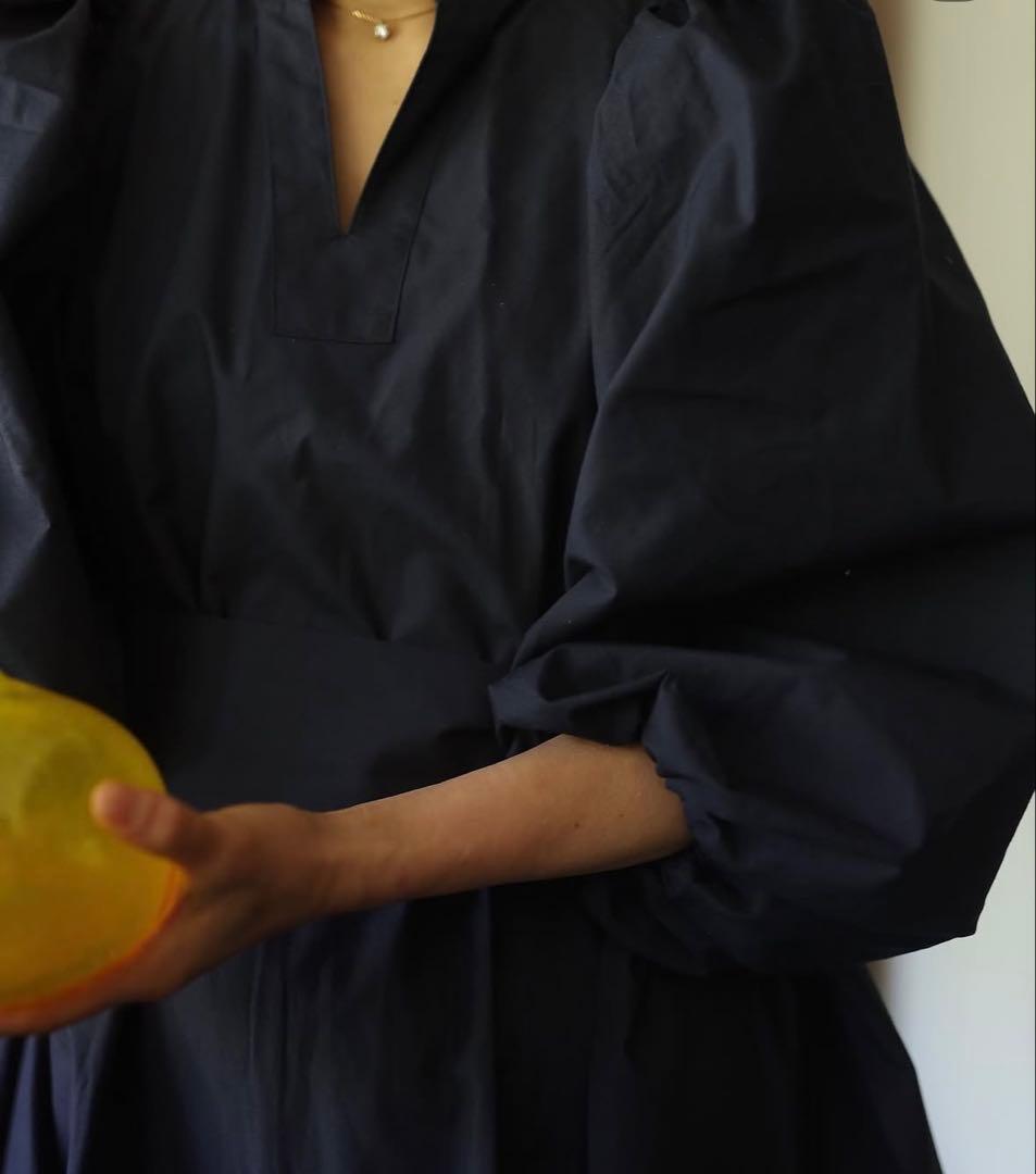 細川亜衣さん着用　MOUSSE バルーンスリーブワンピース　ネイビー