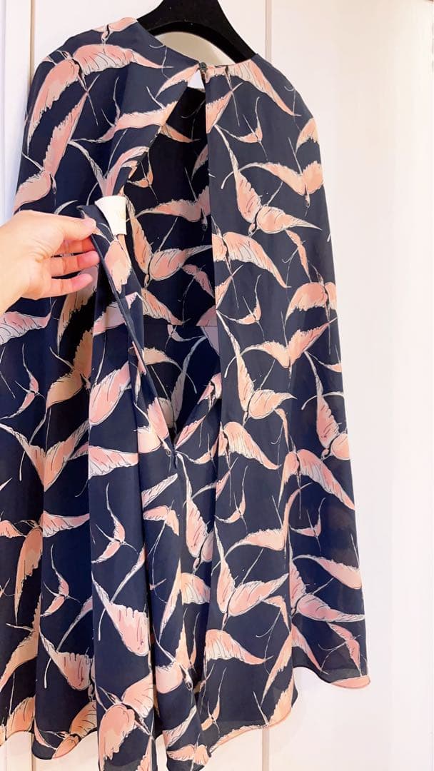 VALENTINOフラミンゴ柄ノースリーブミニワンピース