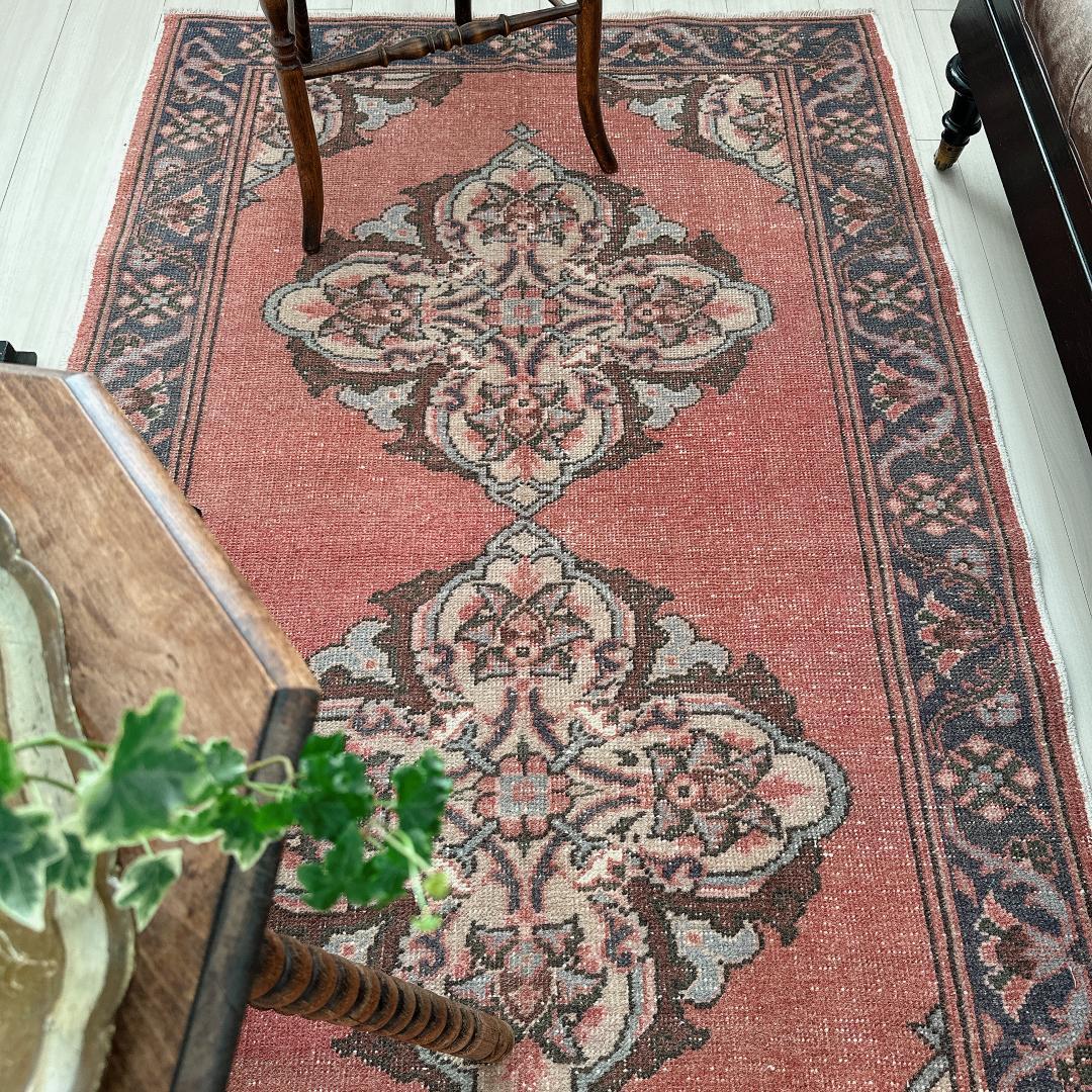 トルコ ヴィンテージラグ A4 レア ローズピンク グレージュ ブルー グレー