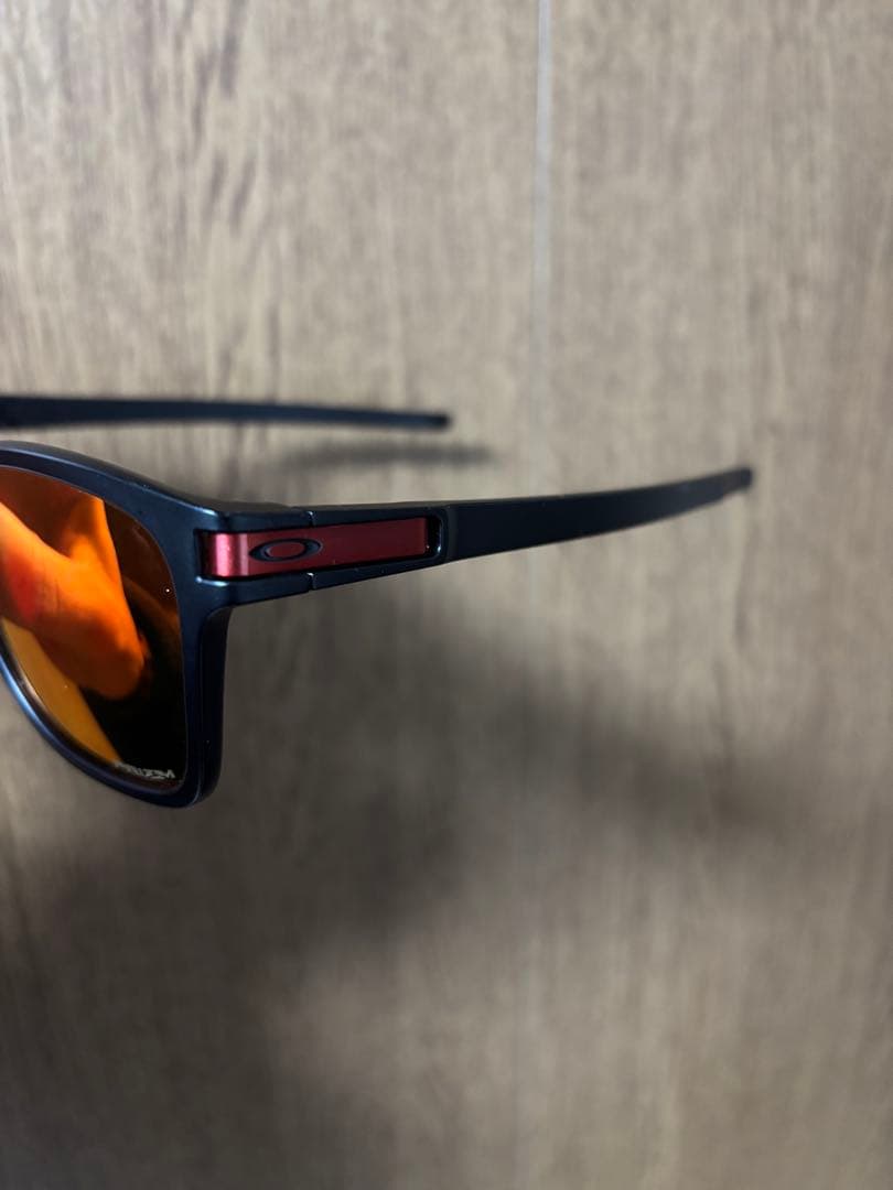 オークリー　latch ブラック サングラス　プリズム