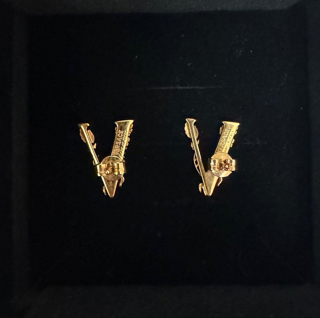 VERSACE ゴールド V字型ピアス(玲凪様 取り置き中)