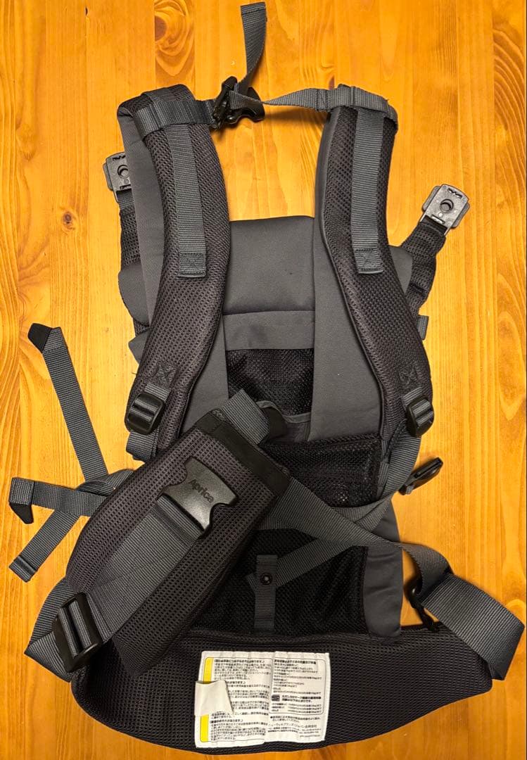 Aprica アップリカ　抱っこ紐 ラクリス　ダークグレー！