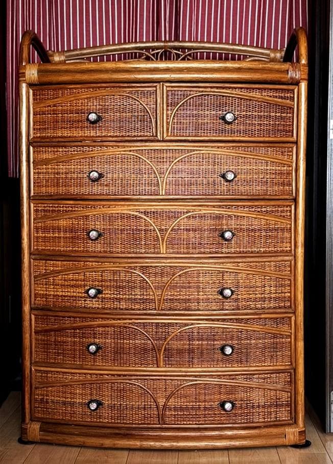 籐の箪笥 　引き出し　リモージュ陶器の取っ手　大容量　美しい箪笥です