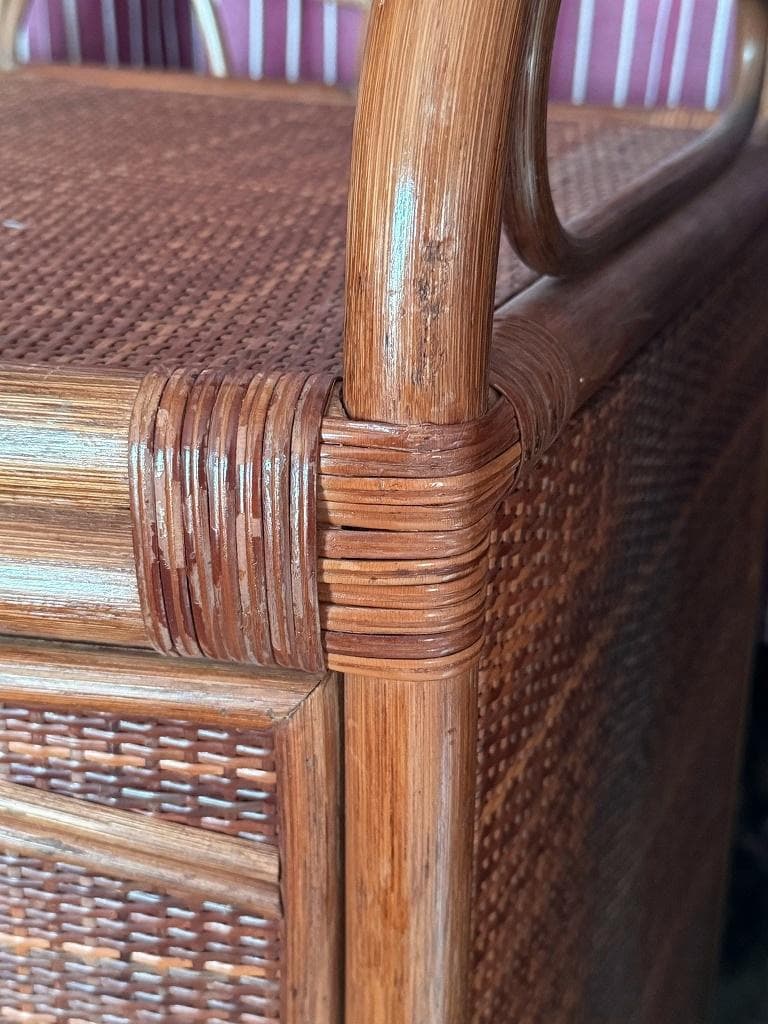 籐の箪笥 　引き出し　リモージュ陶器の取っ手　大容量　美しい箪笥です