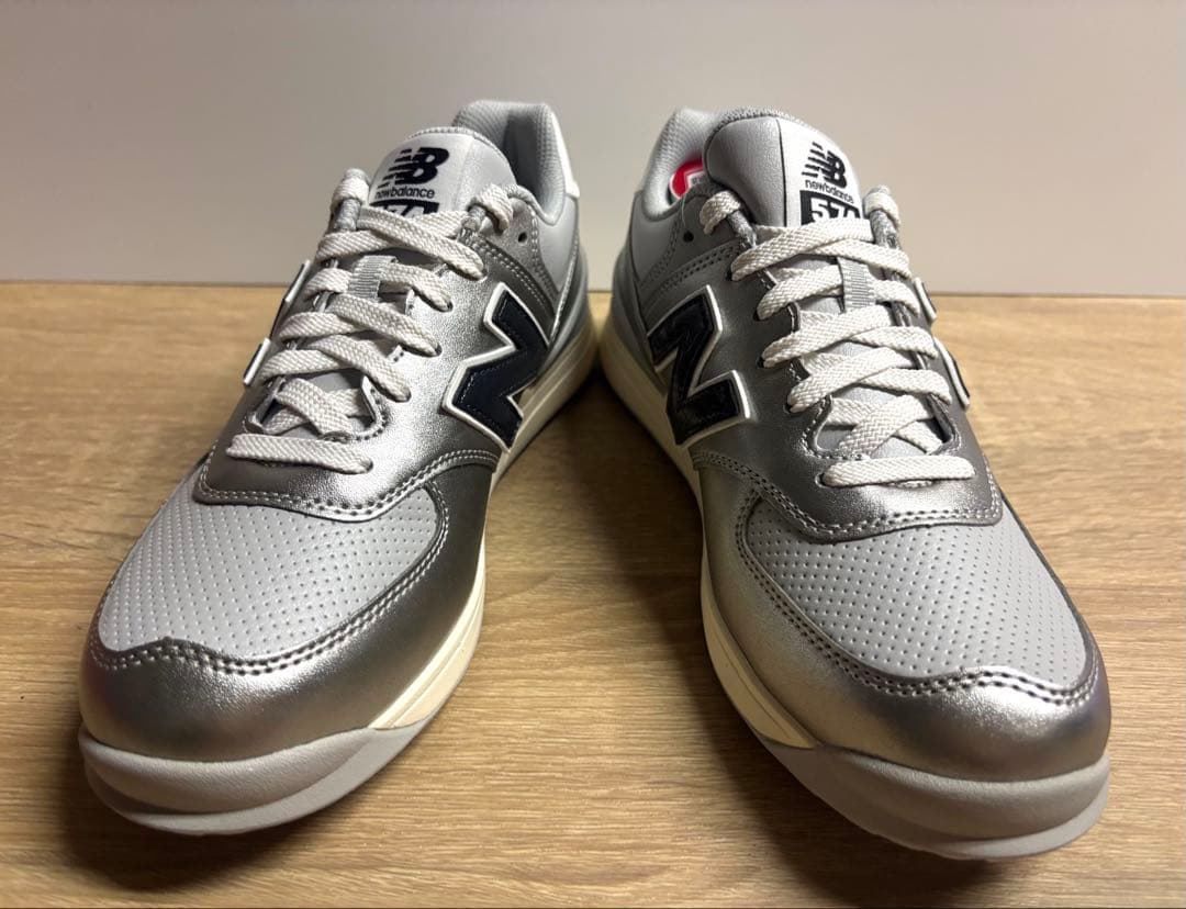 未使用 23.5cm 2E ニューバランスゴルフシューズWGS574R3シルバー