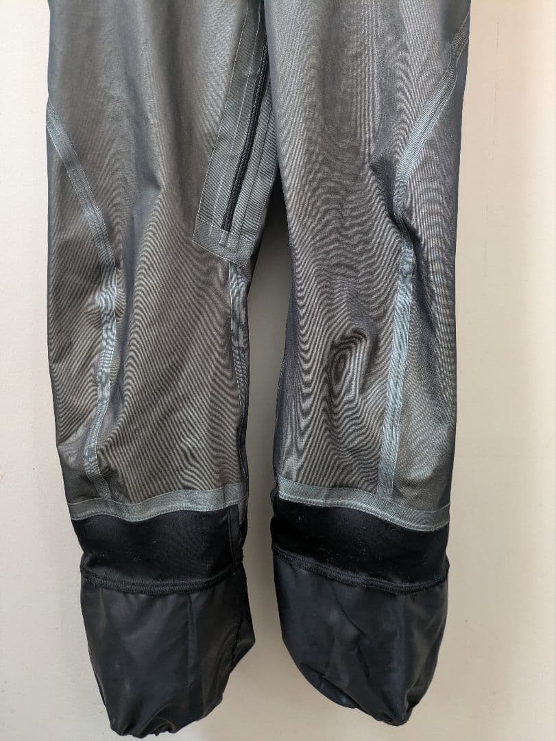 GOLDWIN　GORE-TEX3L（3レイヤー）ビブパンツ　Mサイズ