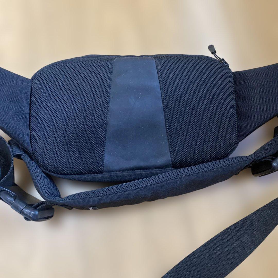 POMULU ブラック ボディバッグ