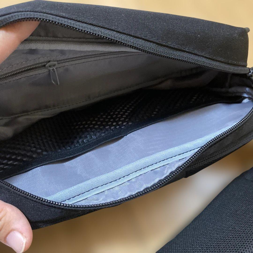 POMULU ブラック ボディバッグ