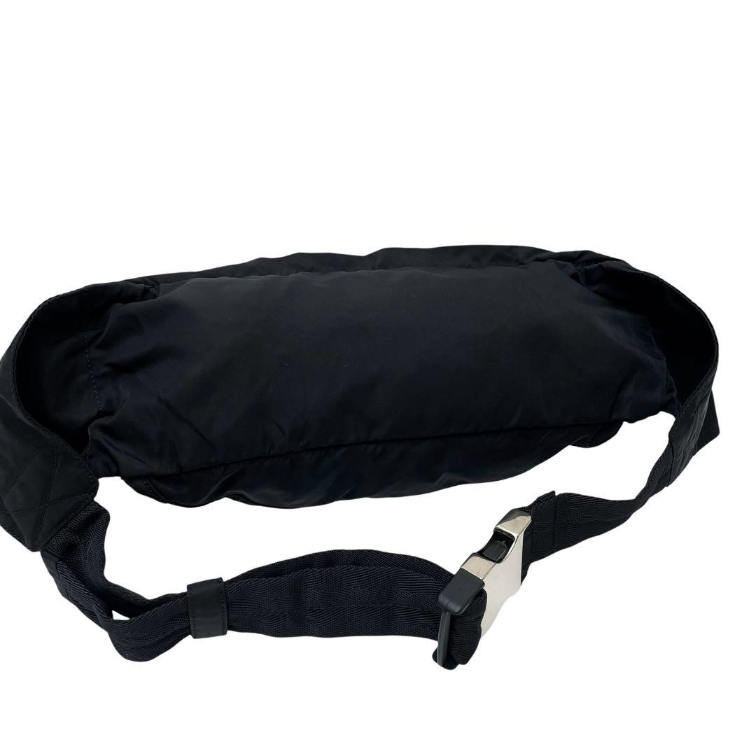 プラダ ナイロン 三角プレートロゴ ウエスト ボディ バッグ ブラック.