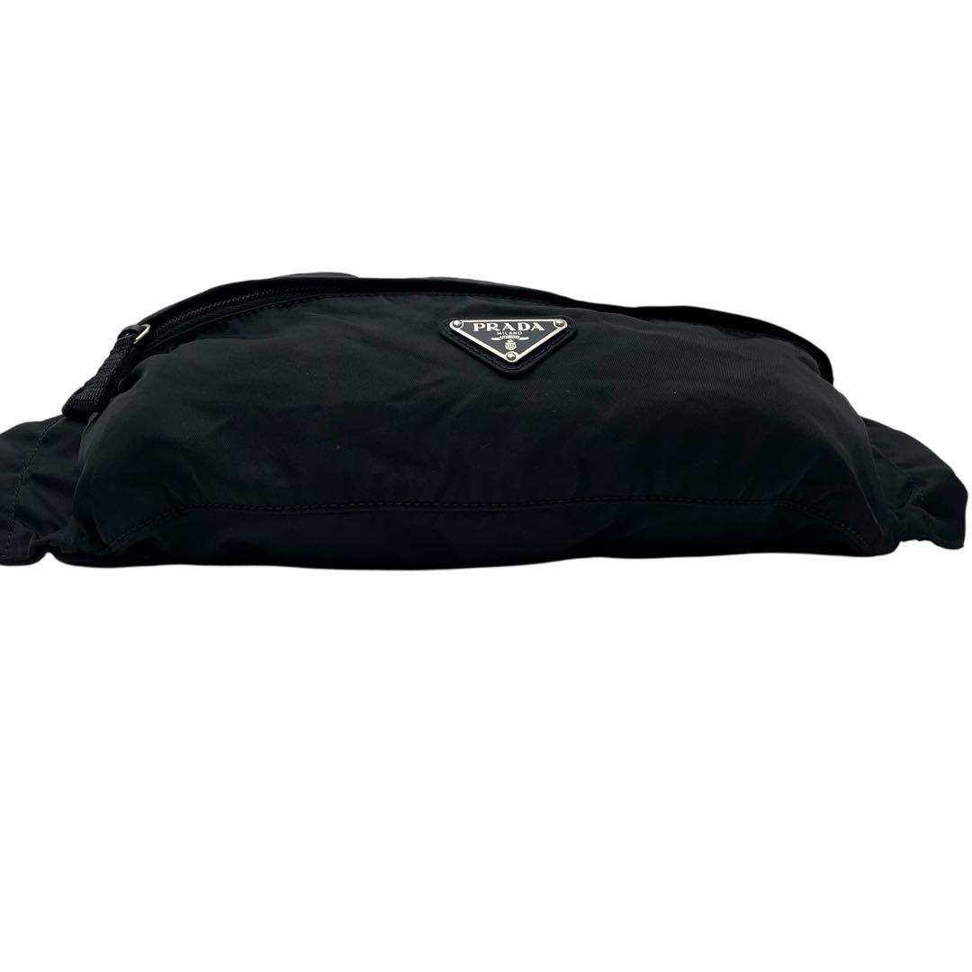 プラダ ナイロン 三角プレートロゴ ウエスト ボディ バッグ ブラック.