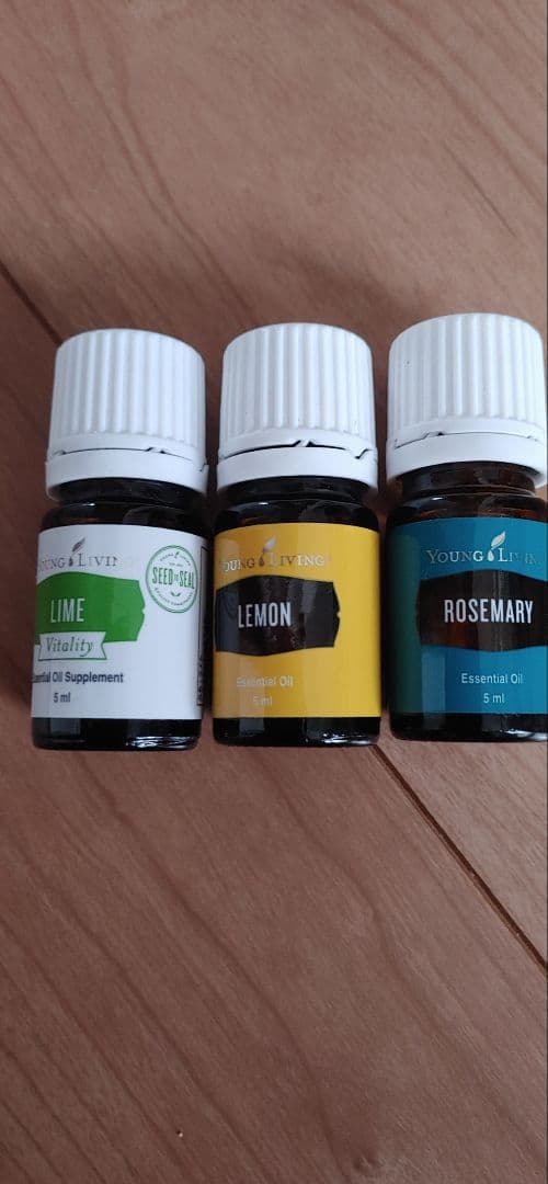 ヤングリビング  エッセンシャルオイル(5ml)3本セット