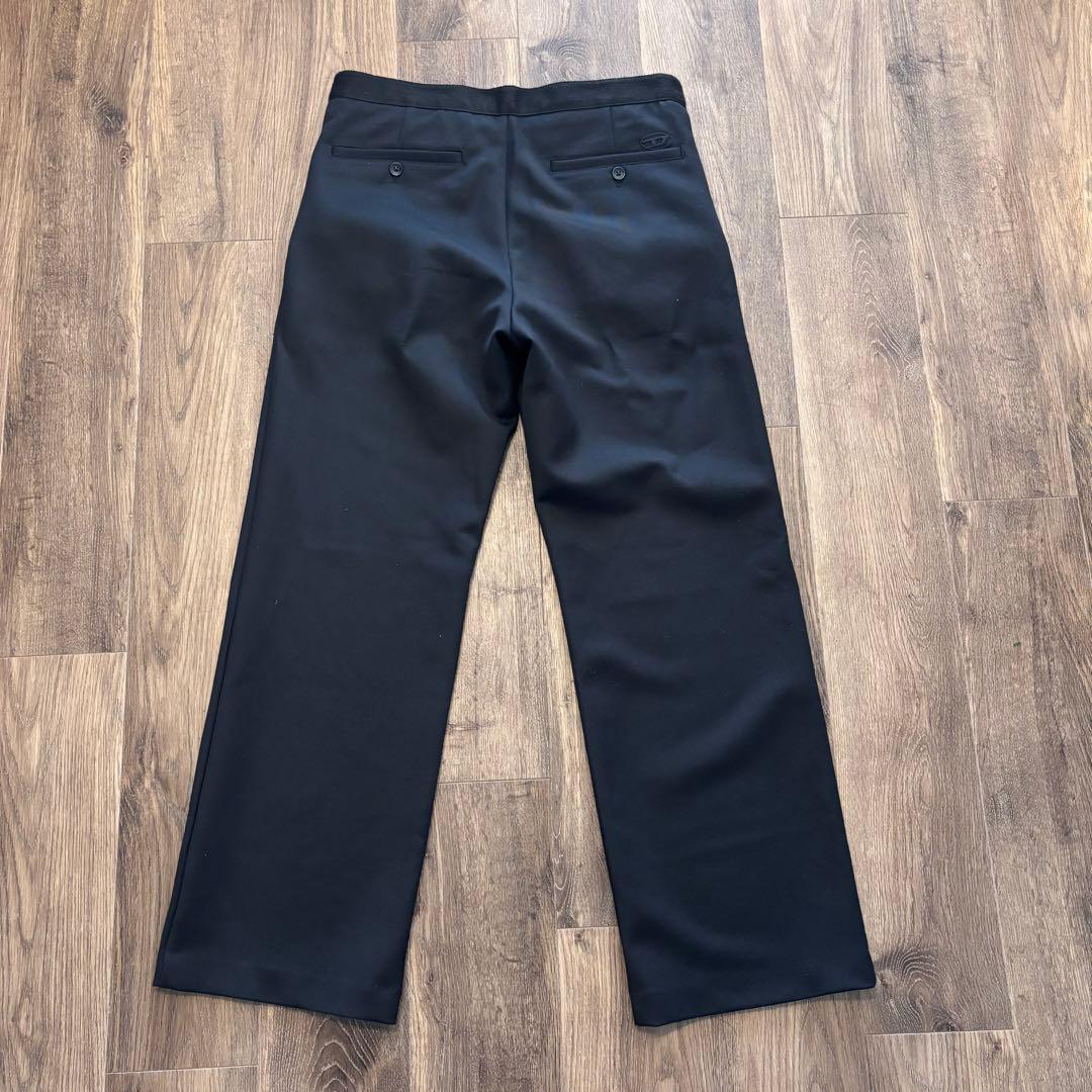 DIESEL ディーゼル　ベルベットストレートパンツ　A06687 0JKKP