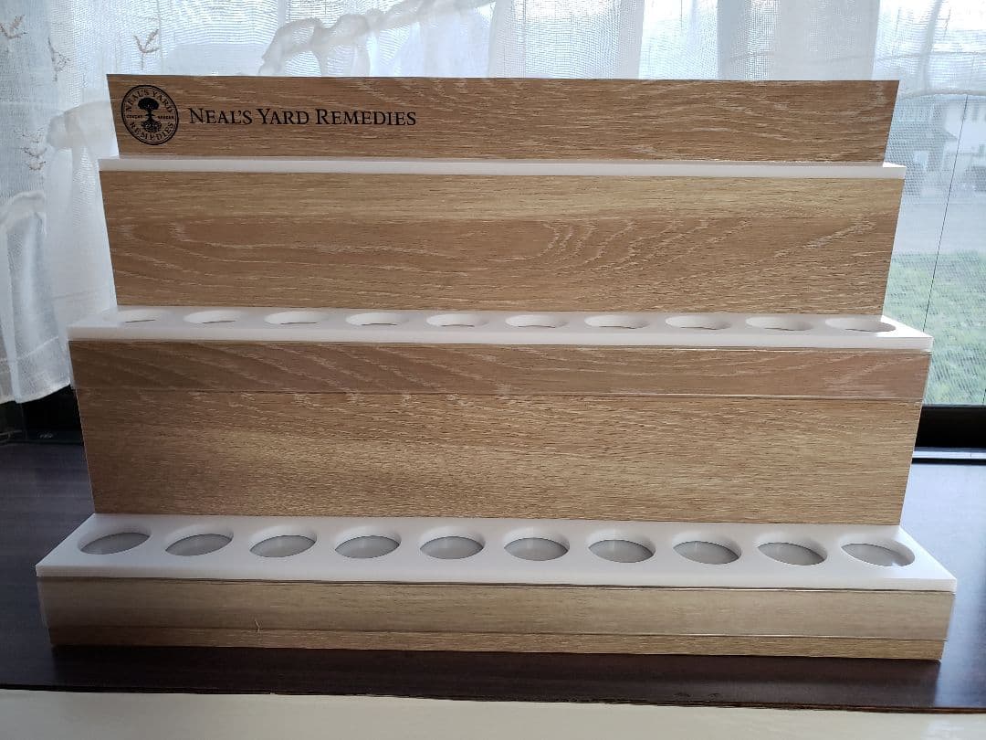 エッセンシャルオイル什器 (20本用) ニールズヤード