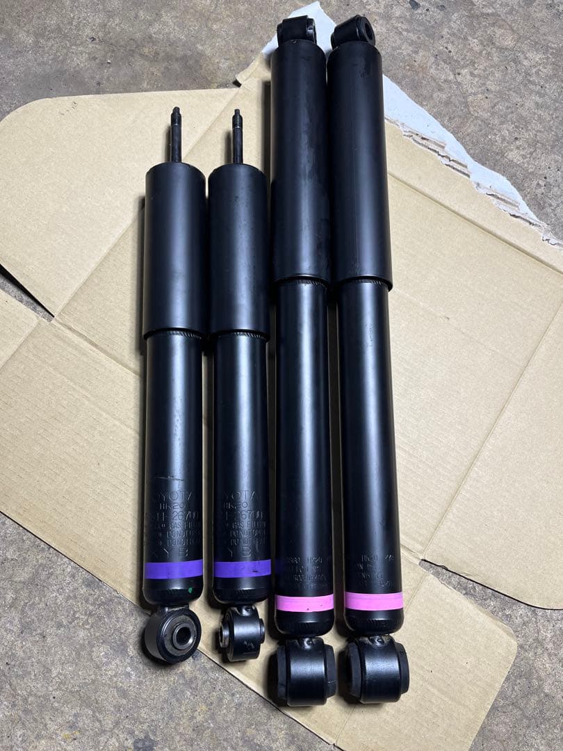 新車外しTOYOTA ガス封入式ショックアブソーバー 4本セット