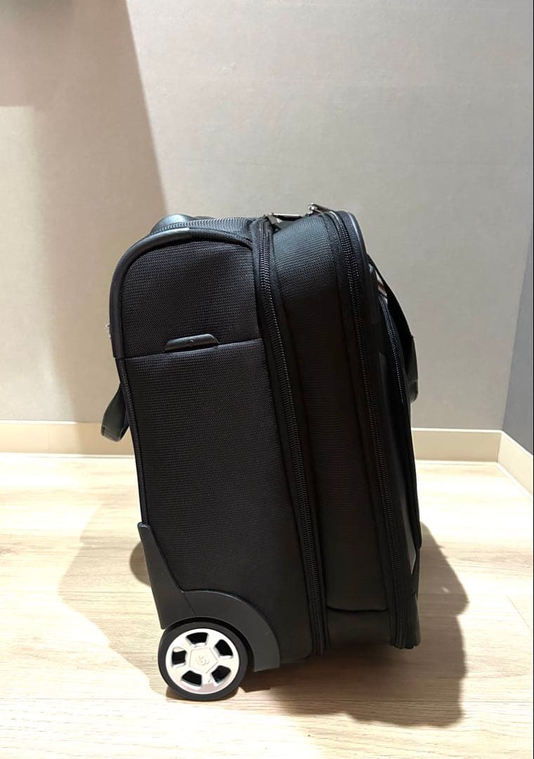 極美品サムソナイトキャリーバッグビジネススーツケース機内持ち込み可