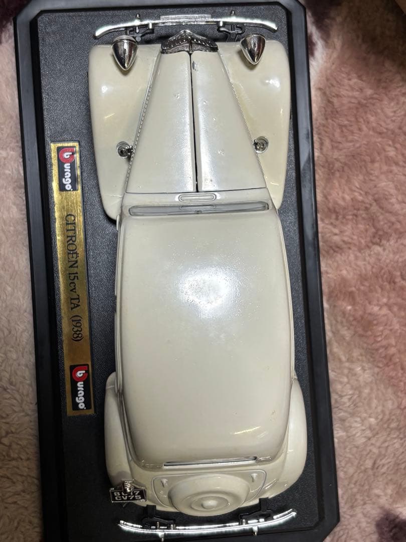 ブラーゴ社シトロエン15cv TAダイキャストメタルモデル　1/24 アイボリー