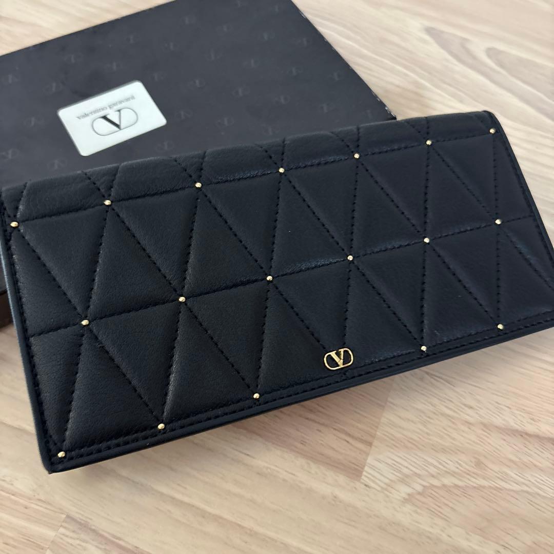 ヴァレンティノガラヴァーニ 長財布 レザー スタッツ