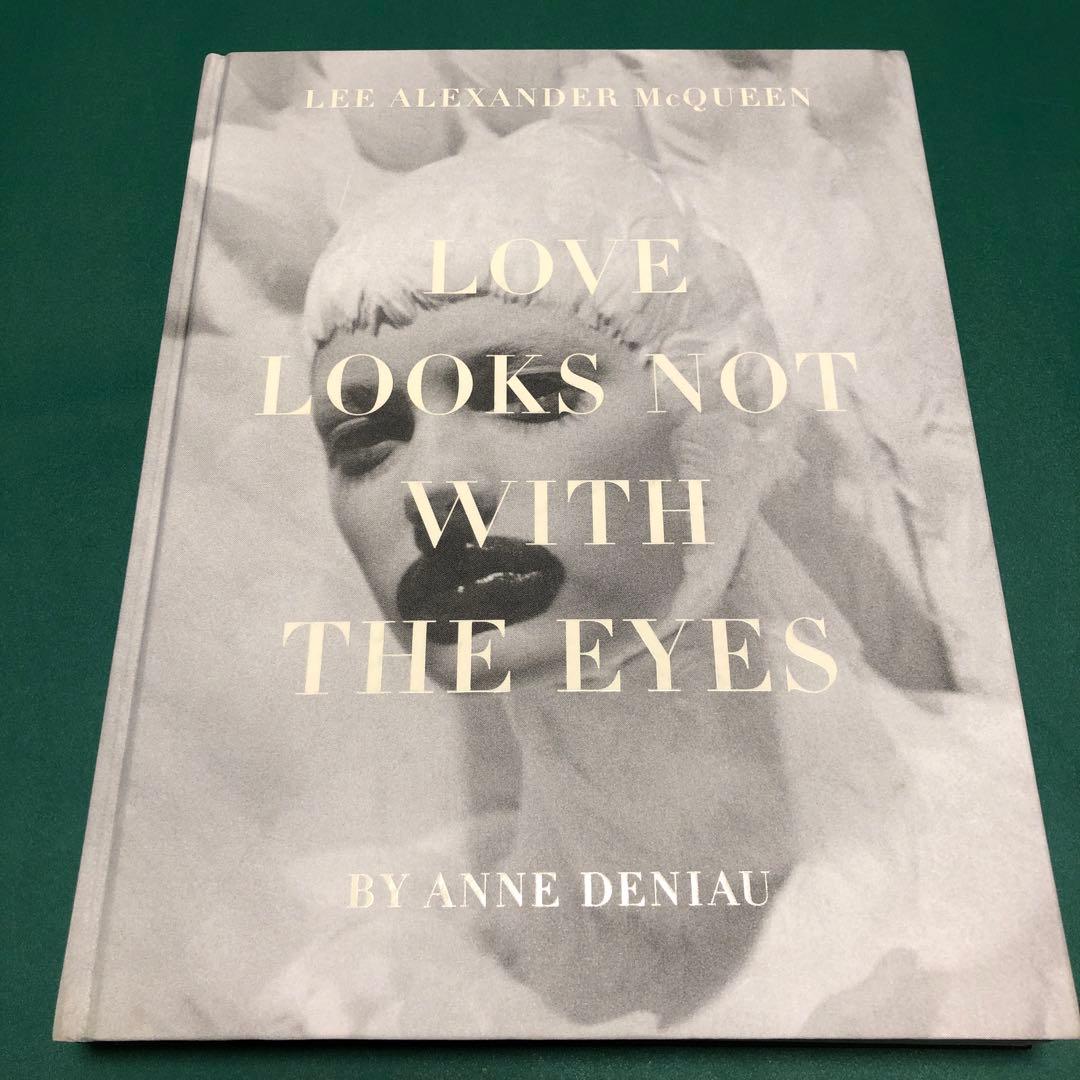 洋書 LOVE LOOKS NOT WITH THE EYES