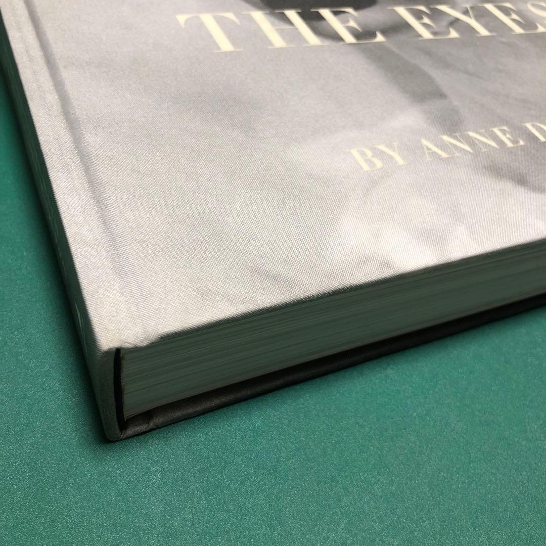 洋書 LOVE LOOKS NOT WITH THE EYES