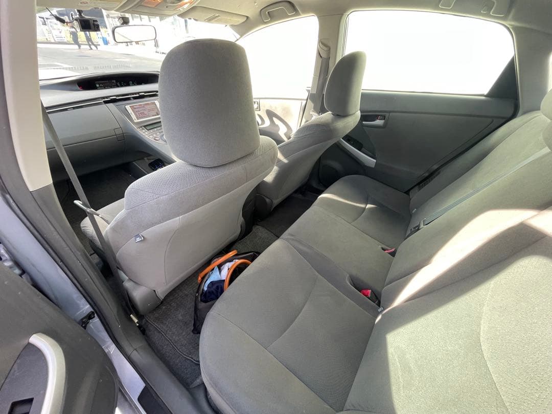 大阪より個人出品プリウス車検令和9年3月迄！ハイブリッド