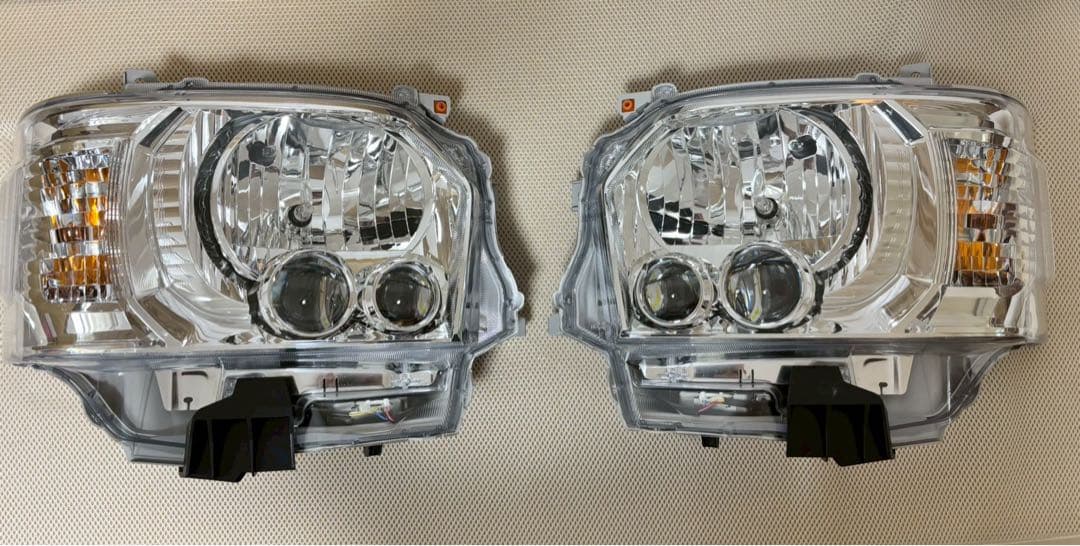 トヨタ ハイエースワゴン 8型 純正LEDヘッドライト 左右セット