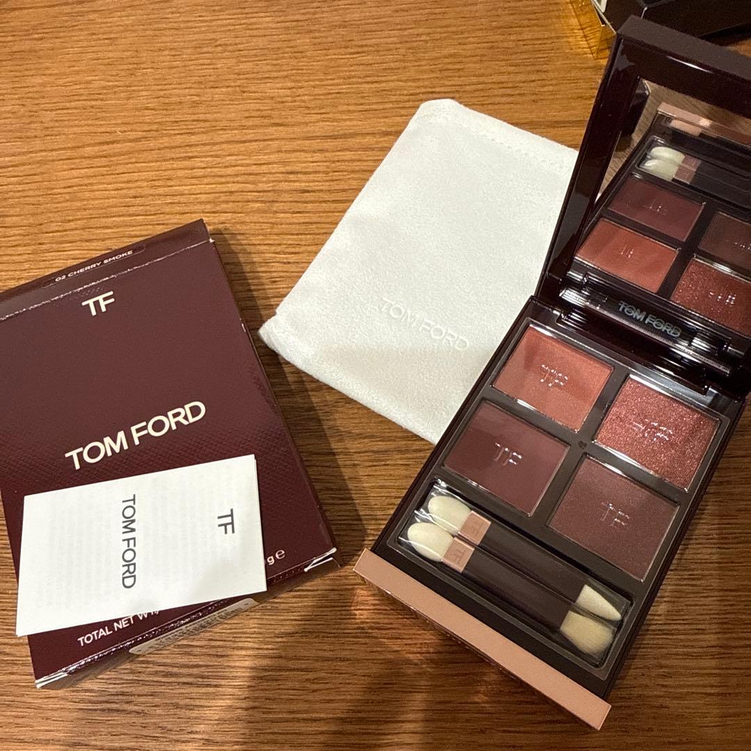 TOM FORD アイカラー　クォード　02　チェリースモーク