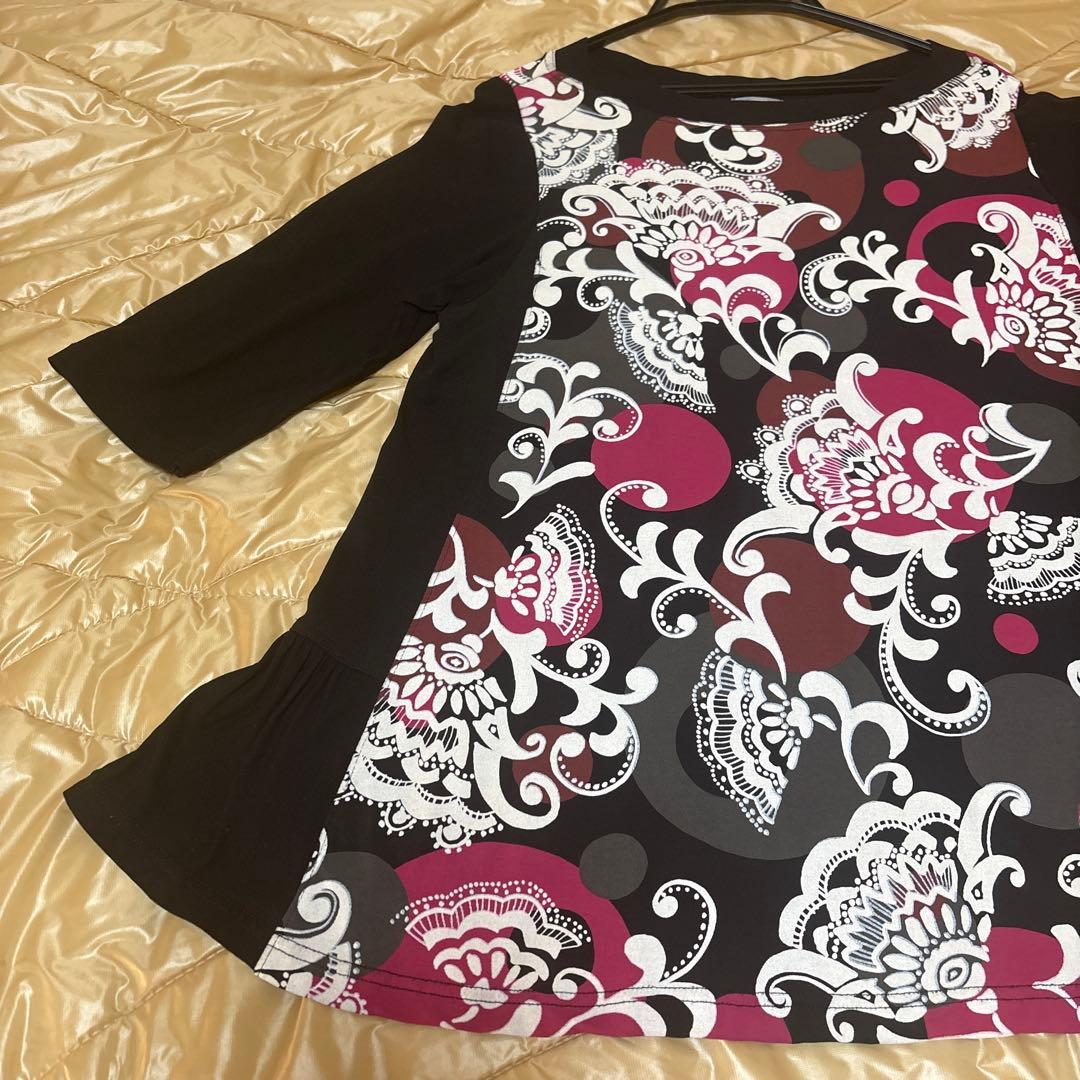 【美品】✨トクコプルミエヴォル✨黒地に抽象的な花柄の五分袖チュニック❣️