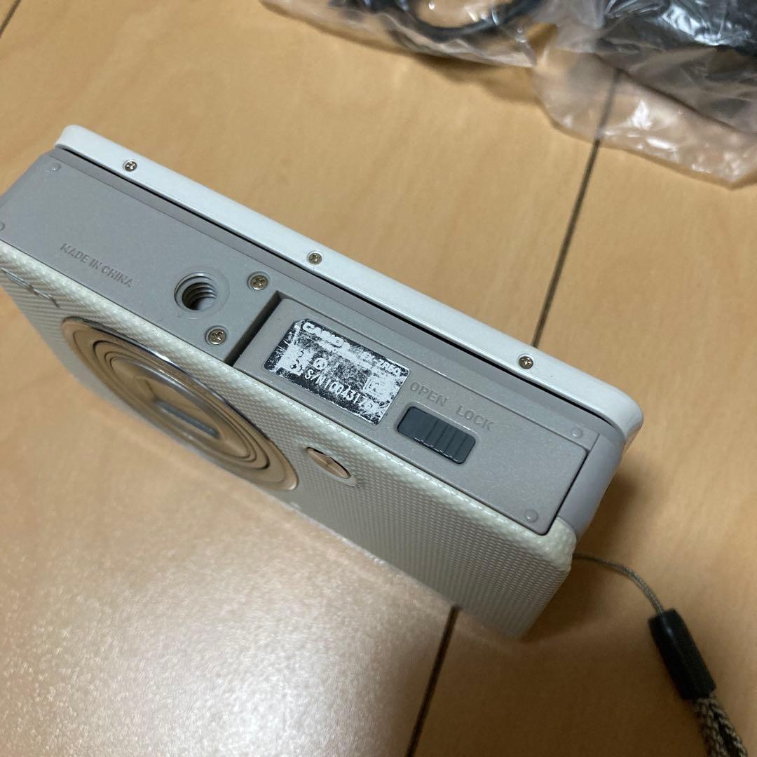 CASIOカメラ EXILIM EX-ZR50 ホワイト