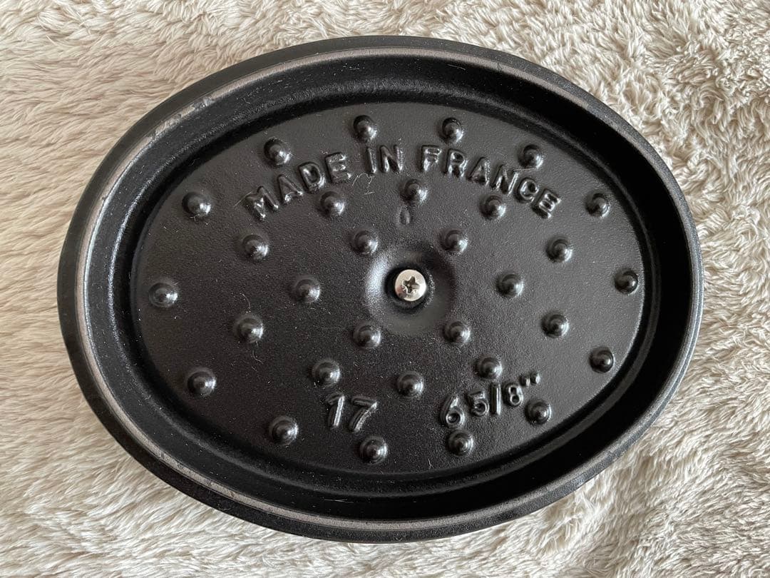 美品　staub ストウブ　オーバル　17cm 黒