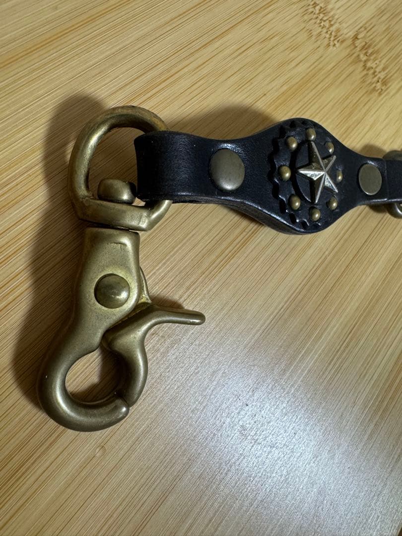 キャリー/CALEE　ウォレット チェーン　レザー&ゴールド　スター スタッズ打