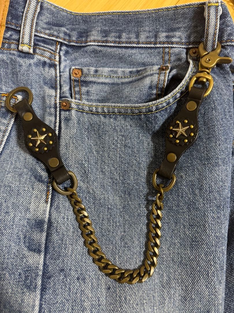 キャリー/CALEE　ウォレット チェーン　レザー&ゴールド　スター スタッズ打