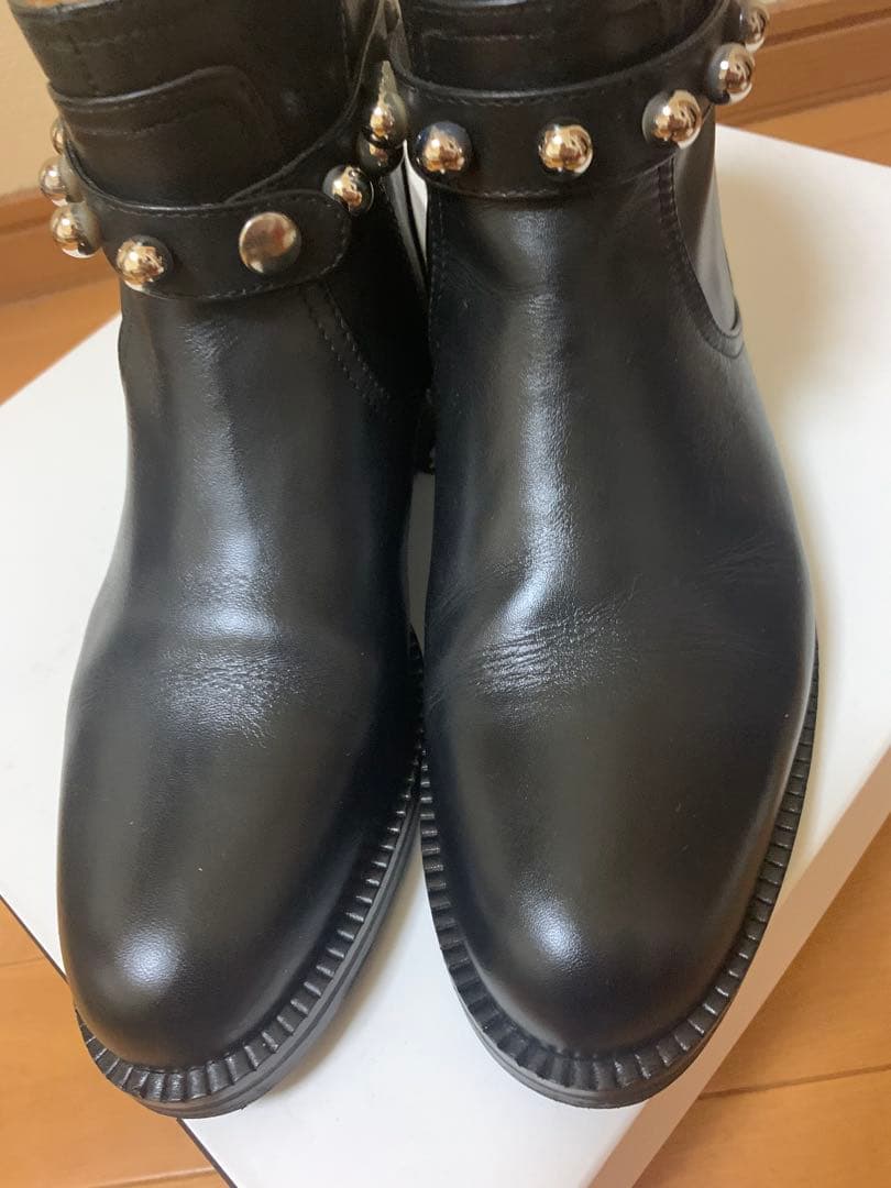 Moschino モスキーノスタッズ付き ブラック アンクルブーツ