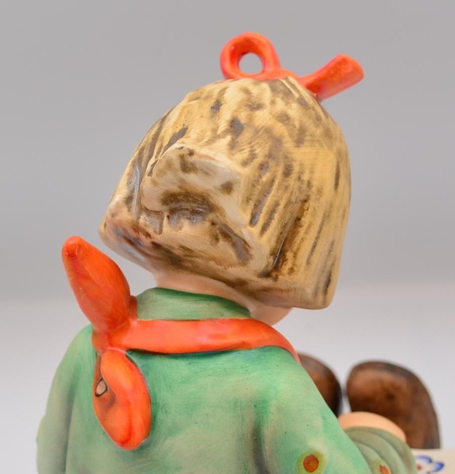 本の虫　＃8　女の子　★フンメル　ドイツ・ゲーベル　ラージ ご成約済み