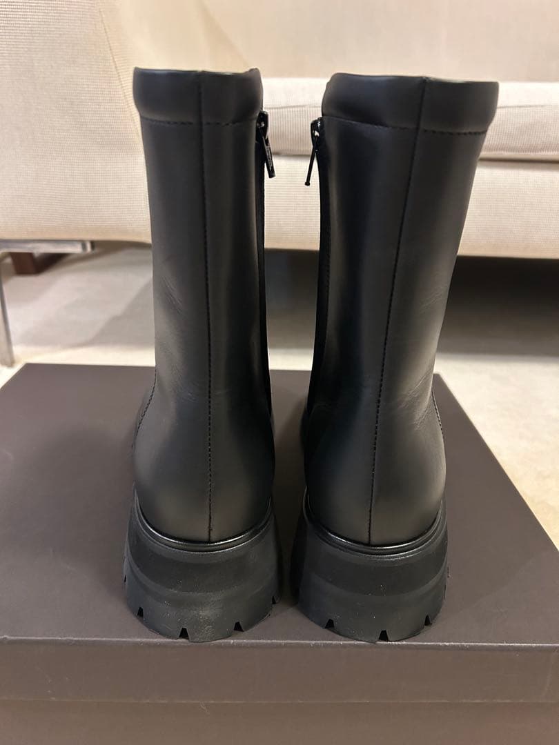 PELLICO ブラックショートブーツ